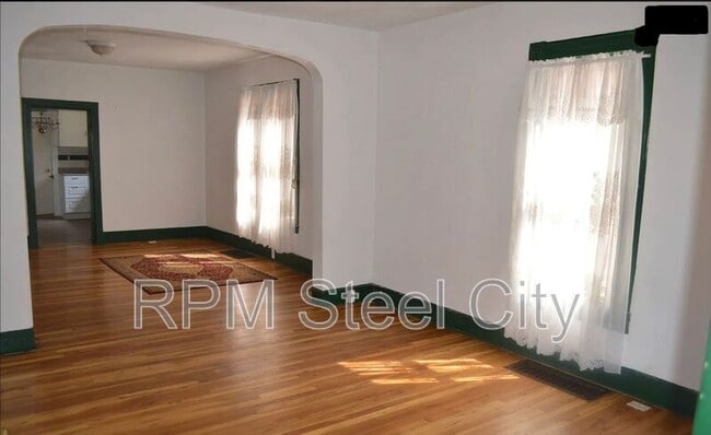 Building Photo - 1012 Cedar St