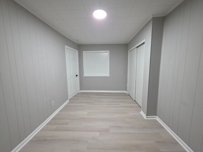 Building Photo - Newly Updated 3 bedroom 1 bathroom Apartment for Rent!