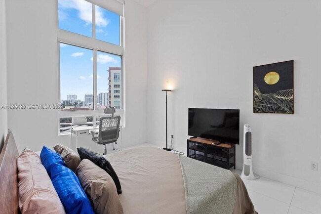 Building Photo - 1900 N Bayshore Dr