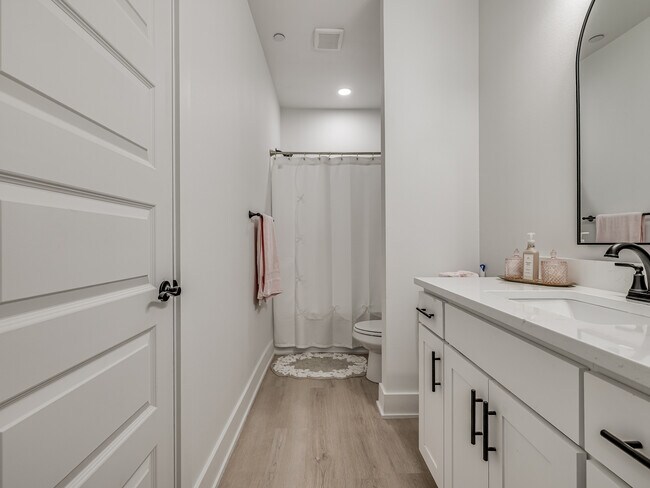 Building Photo - 1676 N Leverett Ave