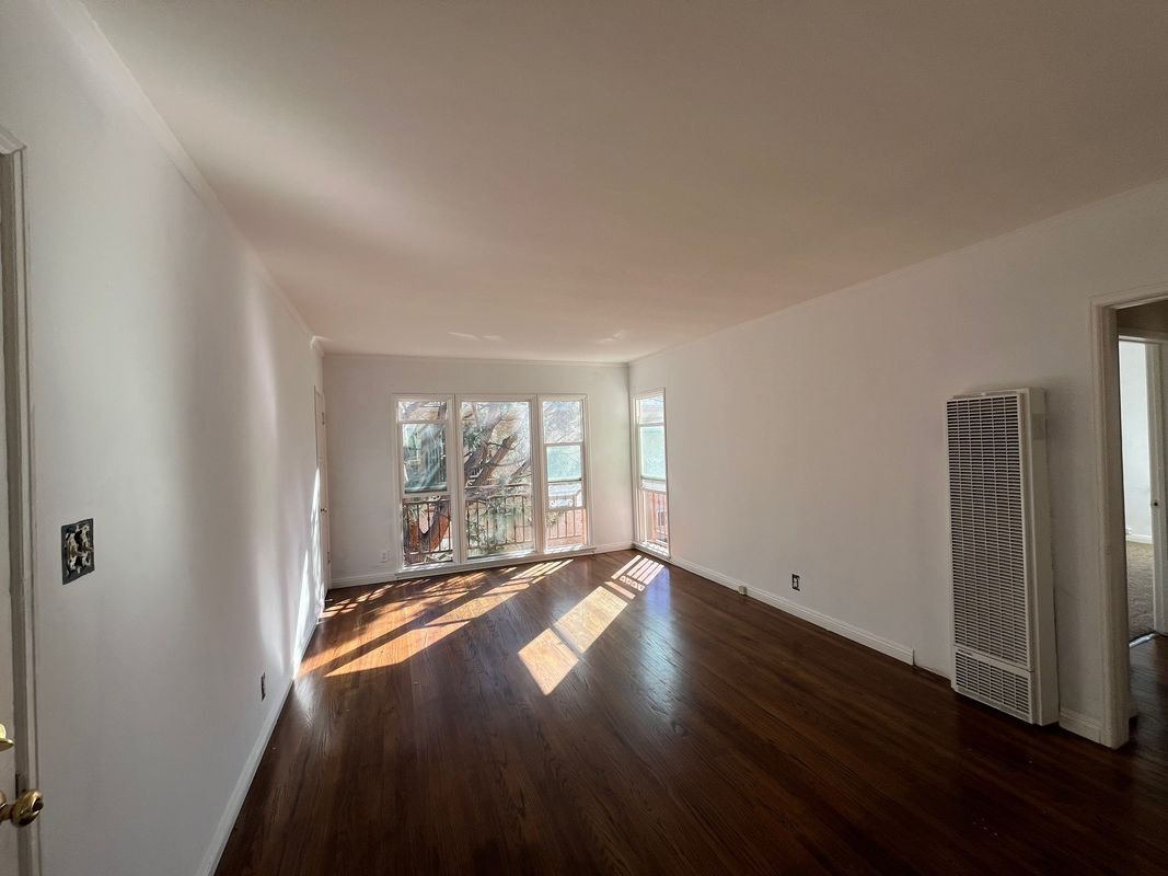 Building Photo - 131 1/2 North Kenwood Street