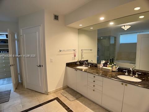 Building Photo - 17555 Collins Ave