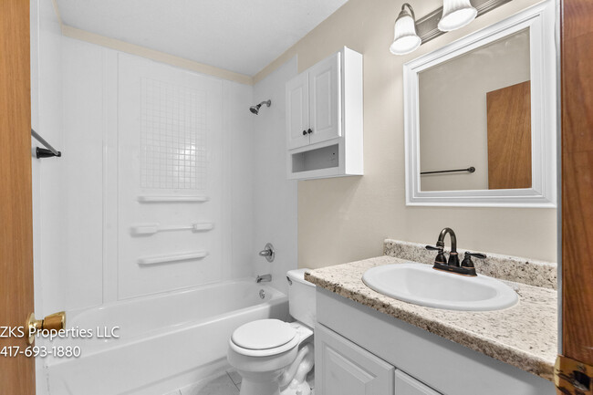 Bathroom - 2224 W Bodeb St