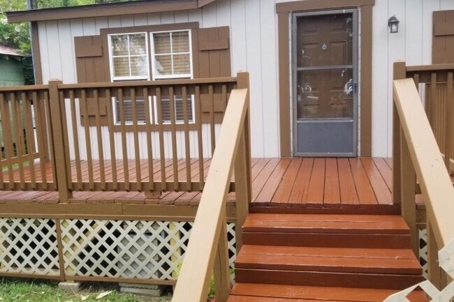 Building Photo - 204 Romero St