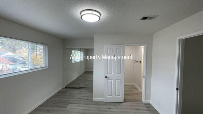 Building Photo - Martinez Beautiful fully remodeled 3 bedro...