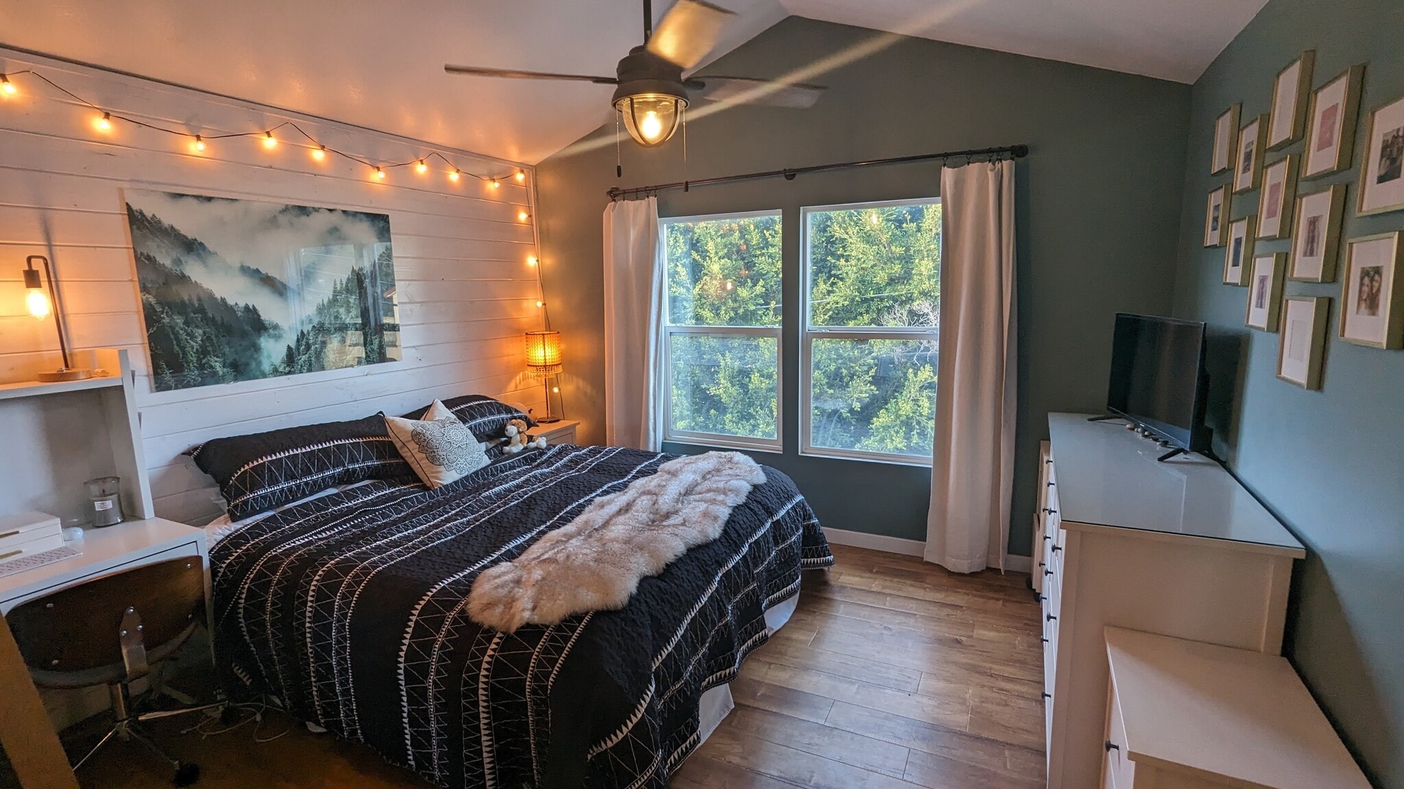 Master Bedroom - 1554 Plymouth Ln