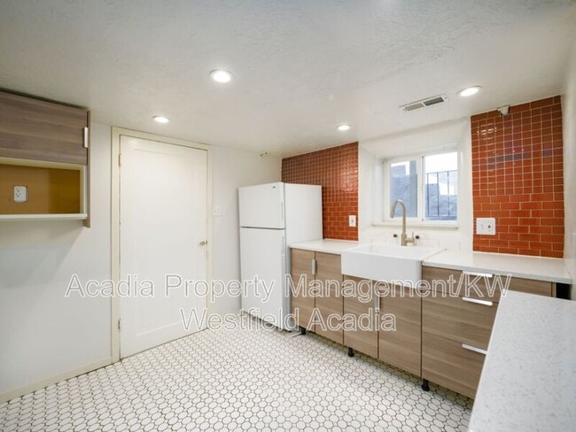 Building Photo - 620 S 900 E