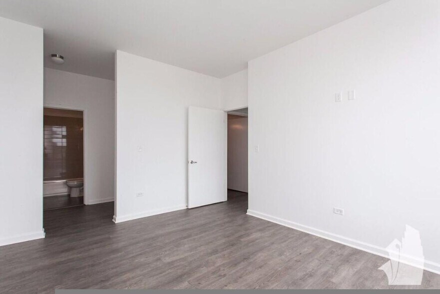 Building Photo - 931 W Dakin St