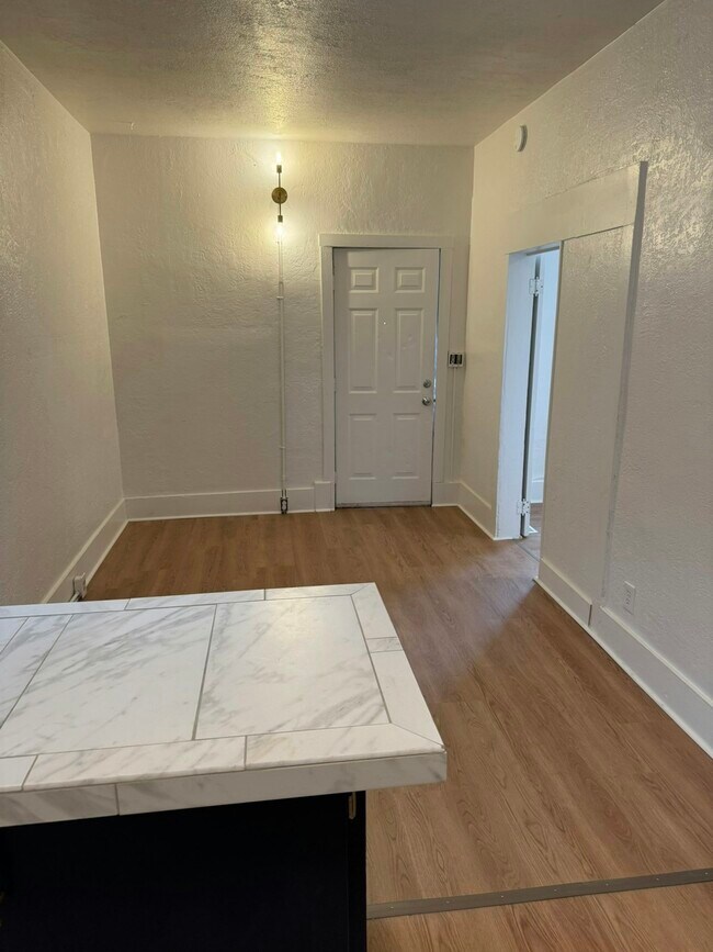 Building Photo - 2203 W Mallon Ave