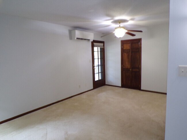 Building Photo - Unique 2 Bed 2.5 Bath Country Home!
