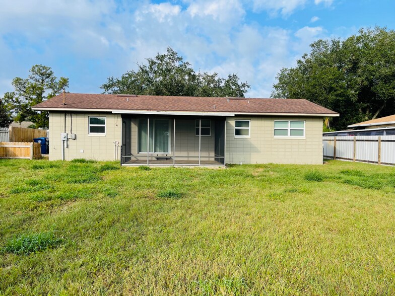 Building Photo - 109 N Galena Ave