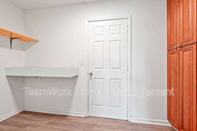 Building Photo - 313 Clearwater Dr