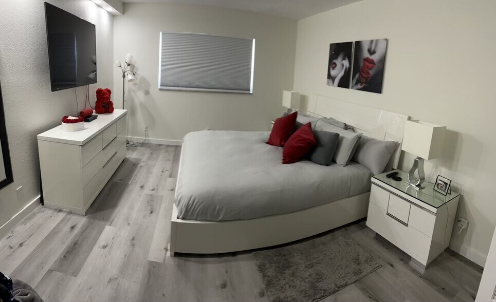 Building Photo - 19452 NE 26th Ave