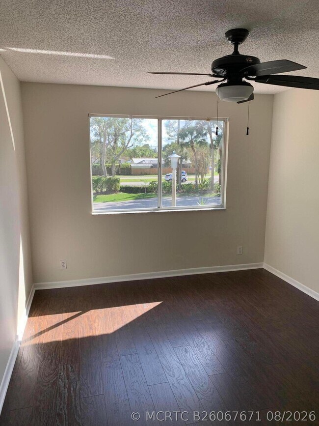 Building Photo - 10837 Palm Spring Dr