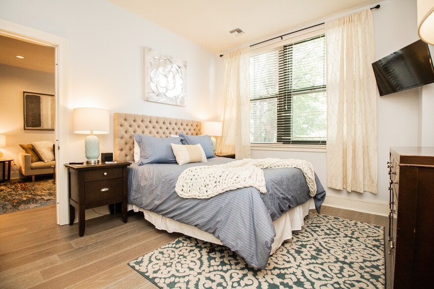 Building Photo - 1387 Washington St