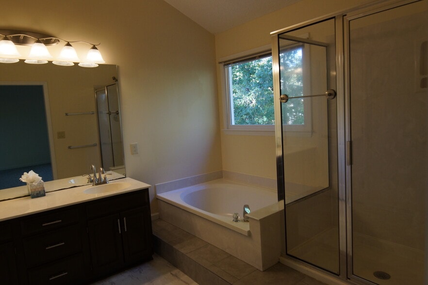 Building Photo - 204 Swiss Lake Dr