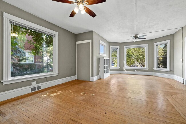 Building Photo - Freemont Duplex