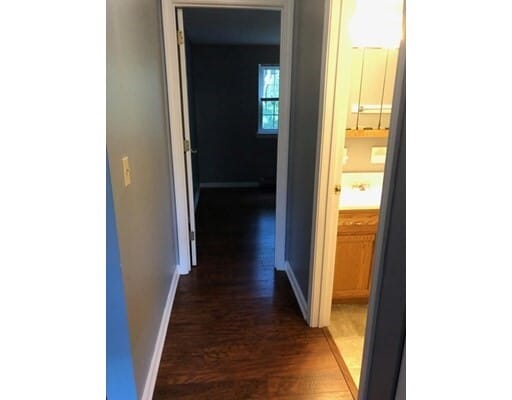 Building Photo - 8 Maple Crest Cir