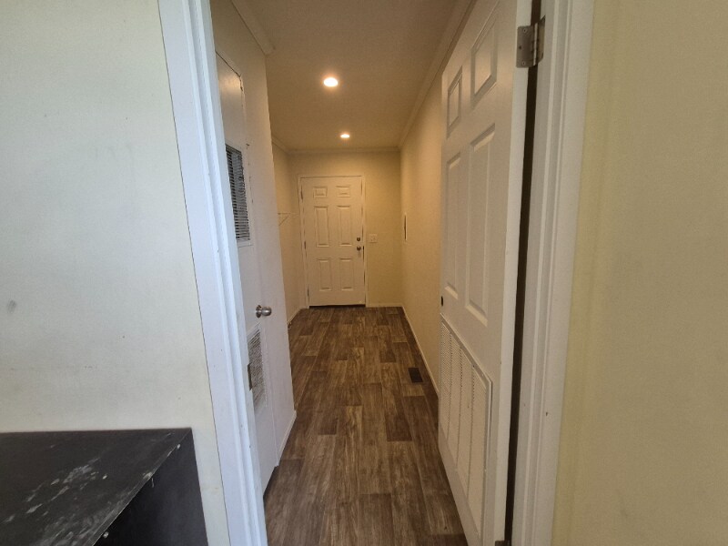Building Photo - 120 Golfview Ct