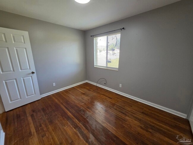 Building Photo - 612 Linden Rd