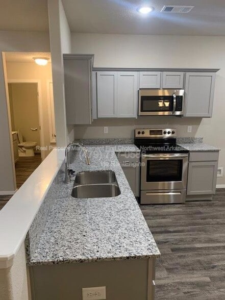 Building Photo - 4205 SW Lenox Ave