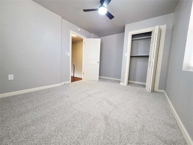 Building Photo - 2722 N Lyons Dr