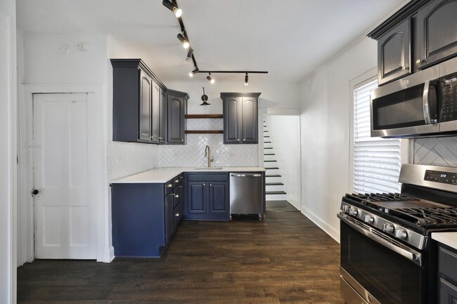 Building Photo - 476 Zimpfer St