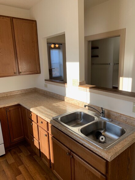 Kitchen - 1034 Spaight St