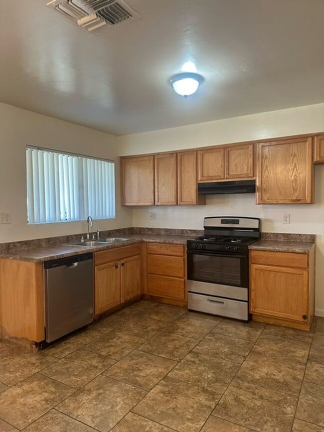 Building Photo - 708 Arvin St