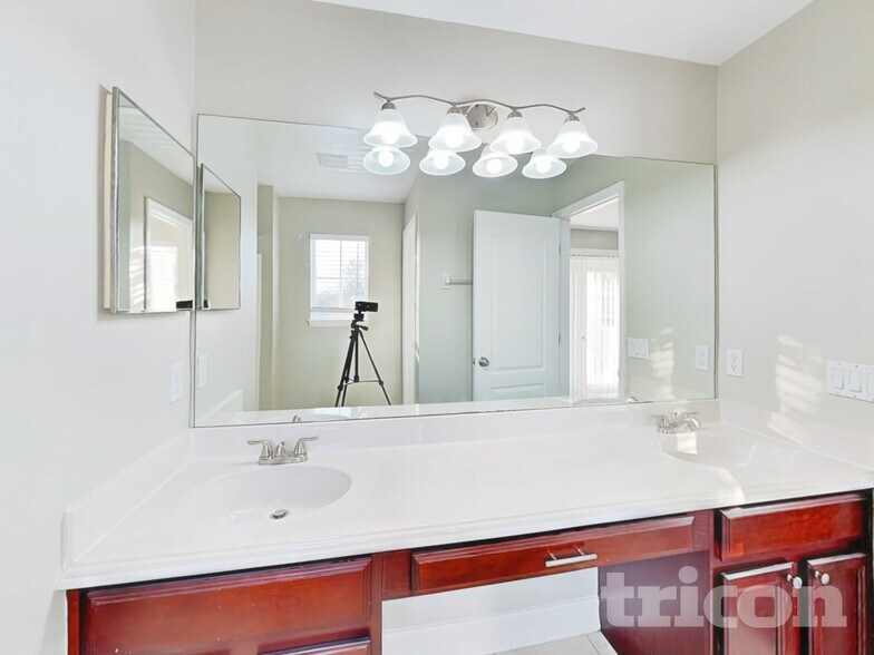 Building Photo - 7013 Cupseed Ln