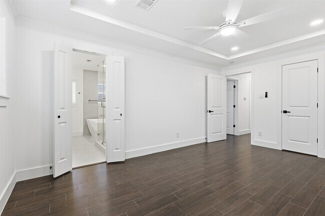 Building Photo - 2410 Del Norte St