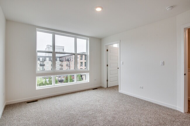 Building Photo - 382 Summit Cir