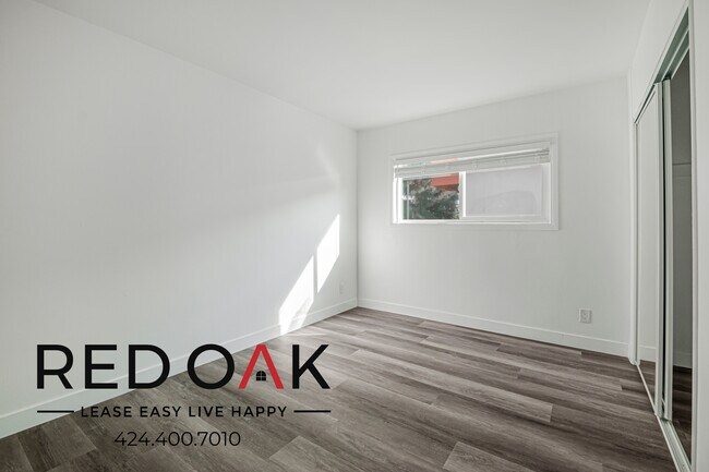 Building Photo - 4037 McLaughlin Ave