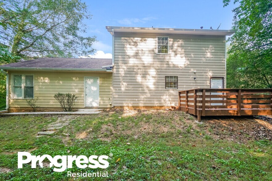 Building Photo - 3200 Carmel Dr