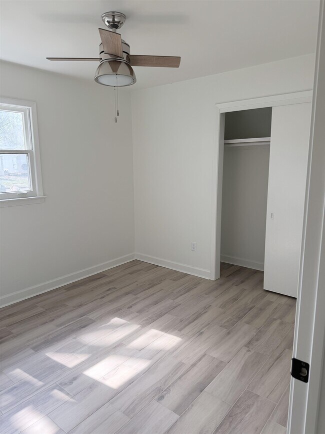 Building Photo - 5136 Warfield Dr