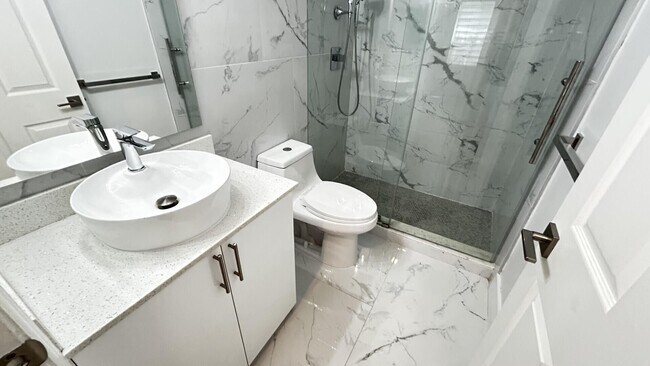 Building Photo - 4293 Laurel Ridge Cir