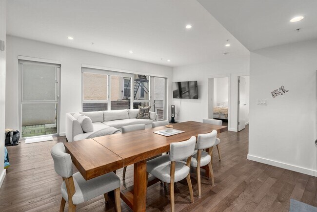 Building Photo - 126 Salem St