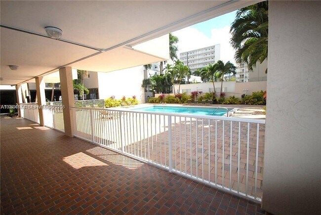 Building Photo - 1665 Bay Rd