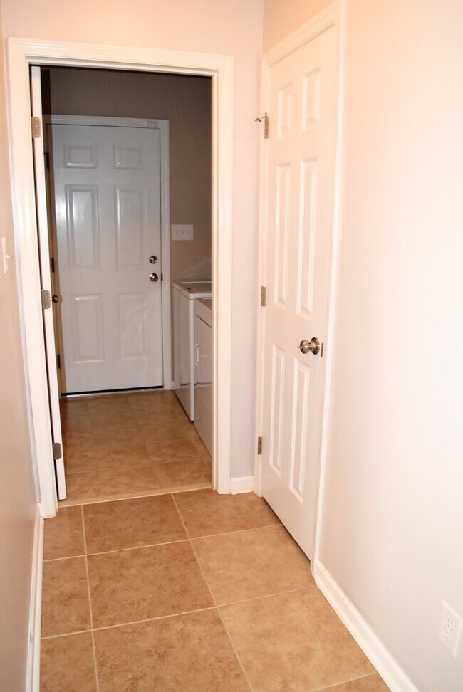 Building Photo - 1074 Grove Landing Ln