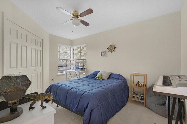 Building Photo - 407 Parkwood Pl