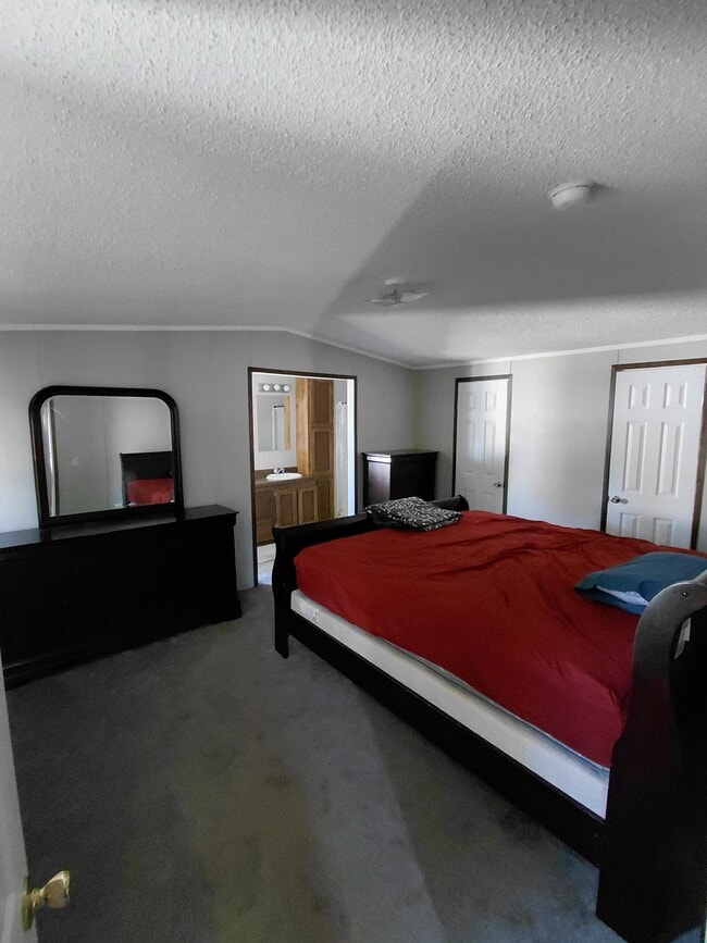 Building Photo - lot 28