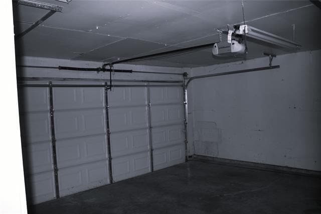 Building Photo - 2416 Majestic Dr