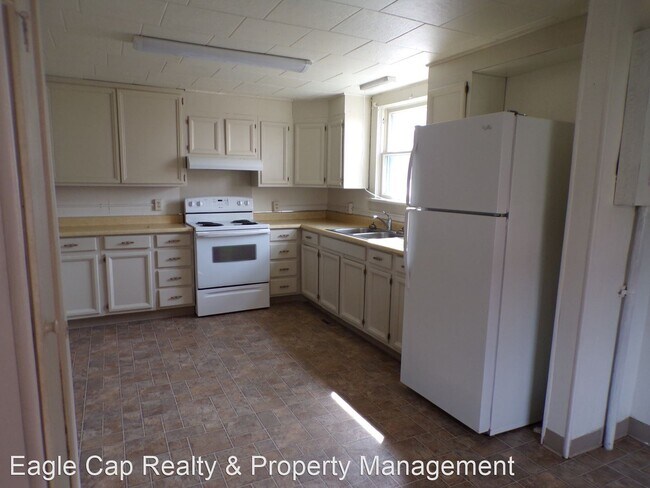 Building Photo - 3 br, 1.5 bath House - 164 E Delta