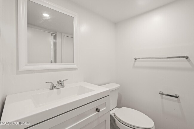 Building Photo - 72 Whalepond Rd