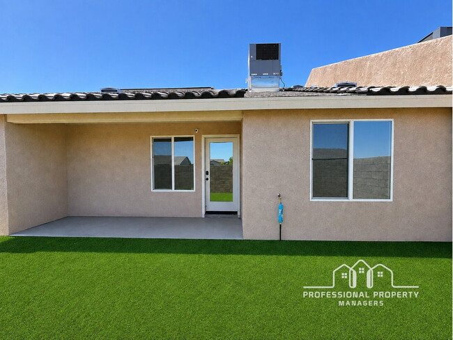 Building Photo - 3-bedroom, 2-bathroom home in Desert Sky