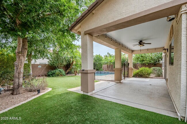 Building Photo - 2744 E Donato Dr
