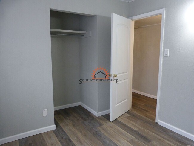 Building Photo - 700 W Manana Blvd