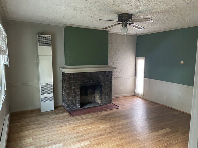 Building Photo - Rost Duplex