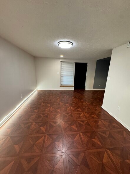 Building Photo - 120 S 38th Ave