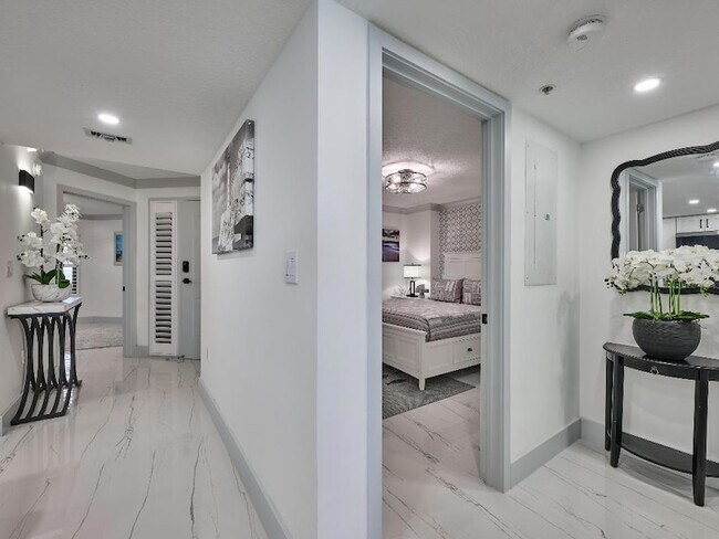 Building Photo - 5051 N Hwy A1A